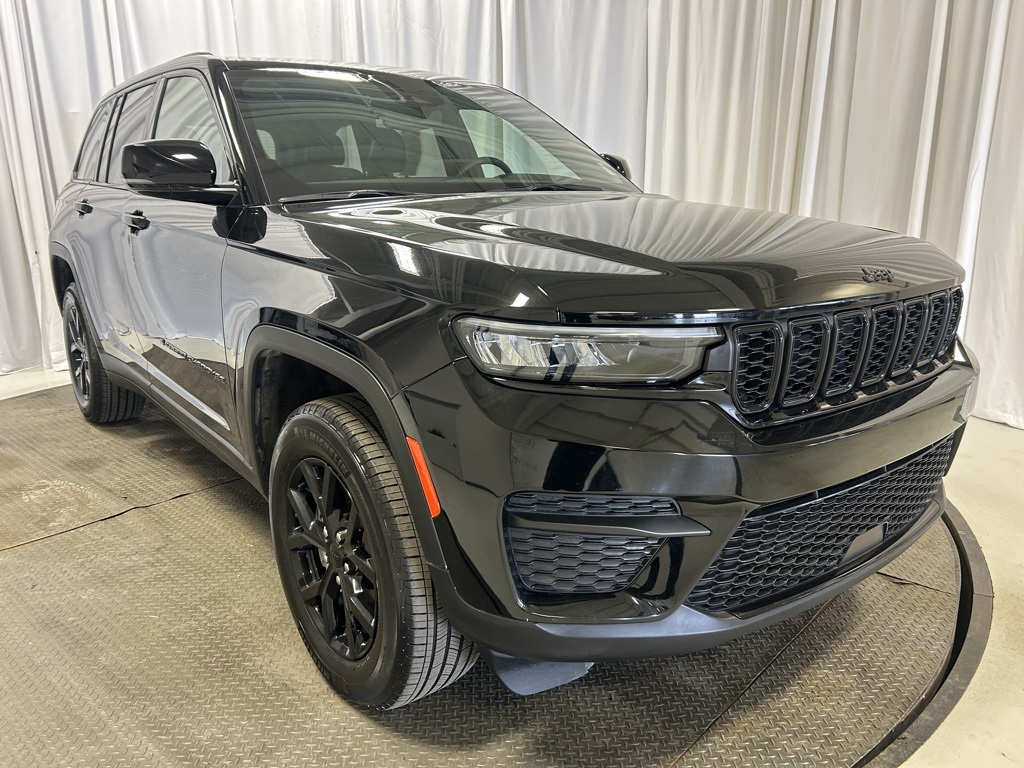 used 2024 Jeep Grand Cherokee car, priced at $33,846