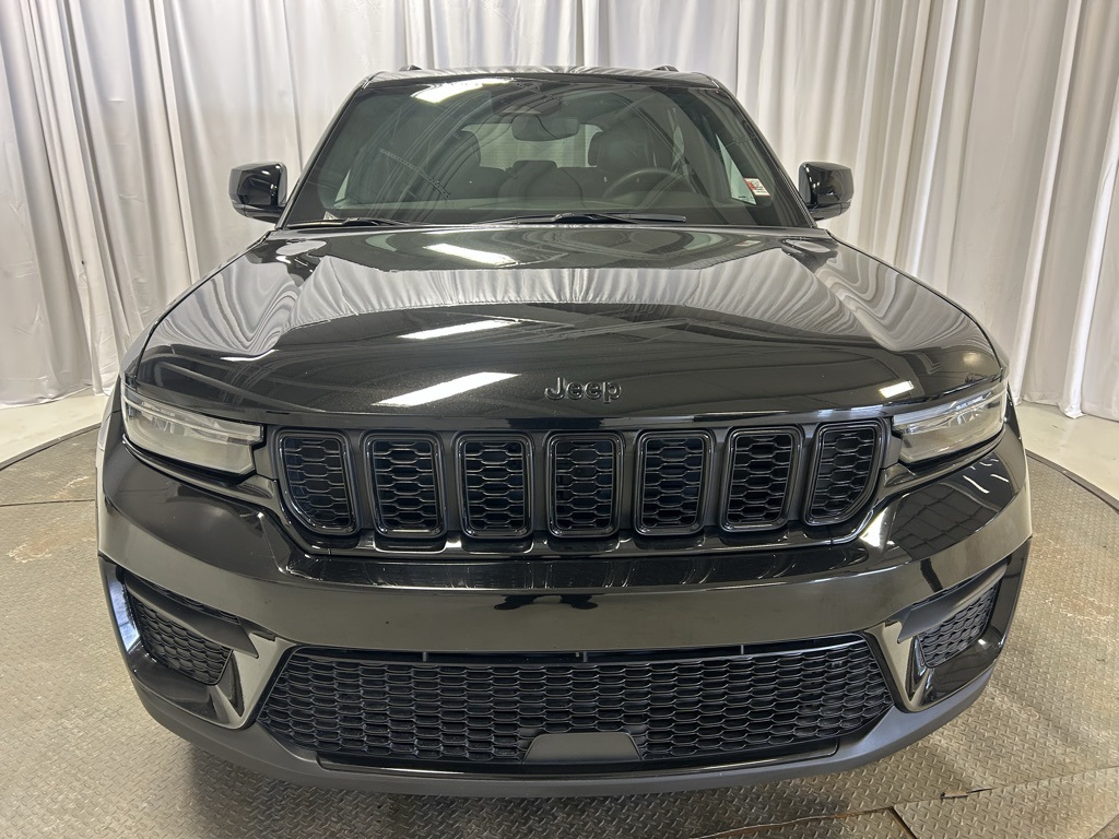used 2024 Jeep Grand Cherokee car, priced at $33,846