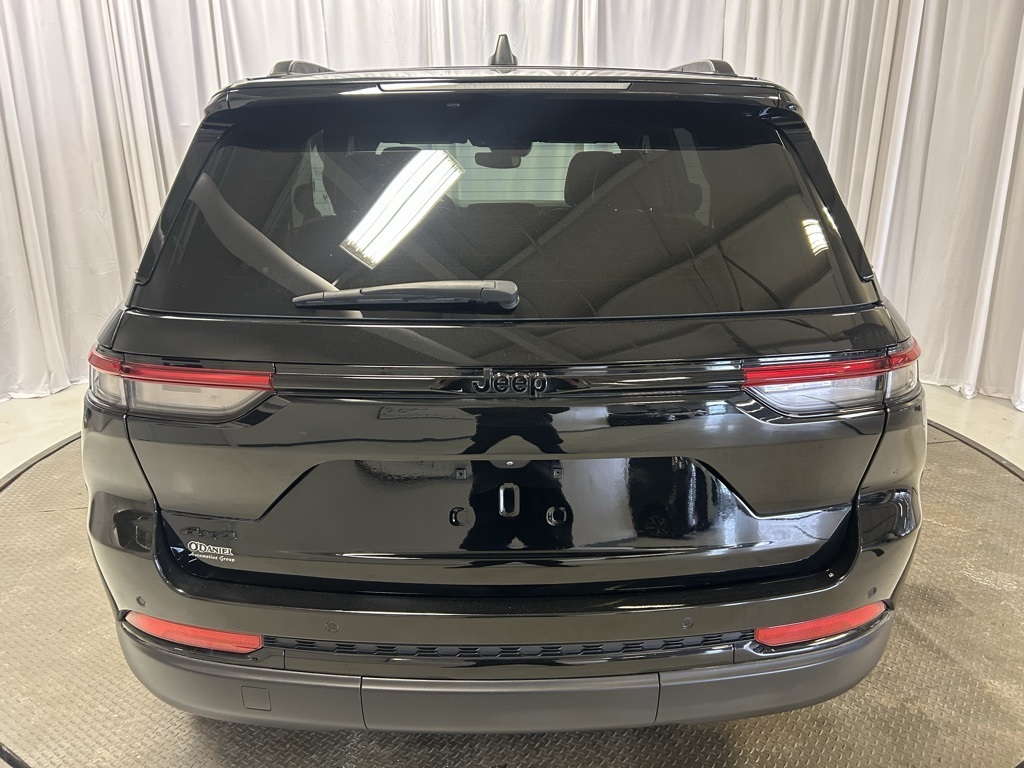 used 2024 Jeep Grand Cherokee car, priced at $33,846