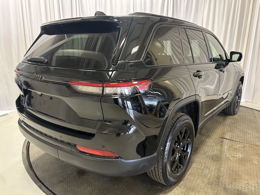 used 2024 Jeep Grand Cherokee car, priced at $33,846