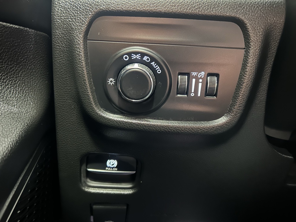 used 2024 Jeep Grand Cherokee car, priced at $33,846