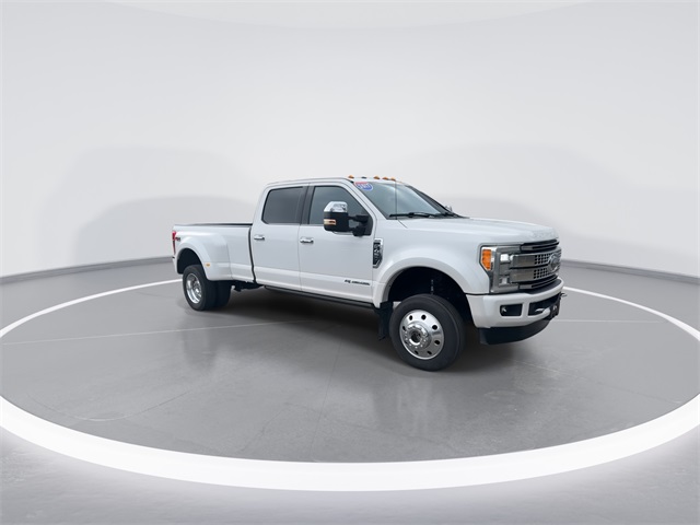 2017 Ford F-450 Super Duty Platinum's photo