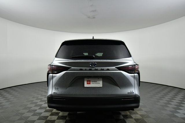 2024 Toyota Sienna LE photo 10