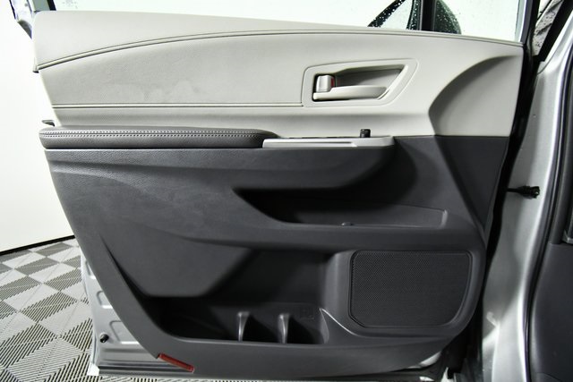 2024 Toyota Sienna LE photo 19