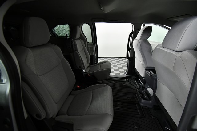 2024 Toyota Sienna LE photo 22