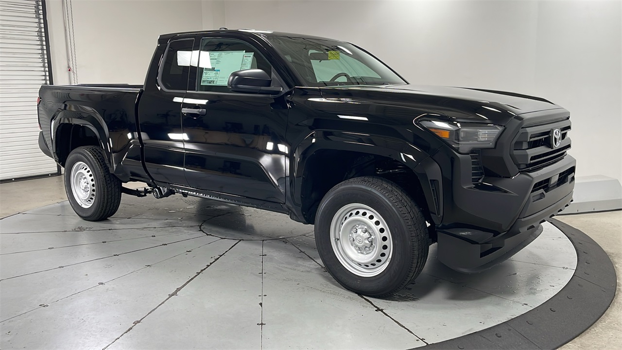 2025 Toyota Tacoma SR XtraCab photo 3