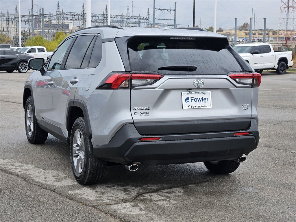 2025 Toyota RAV4 XLE photo 2