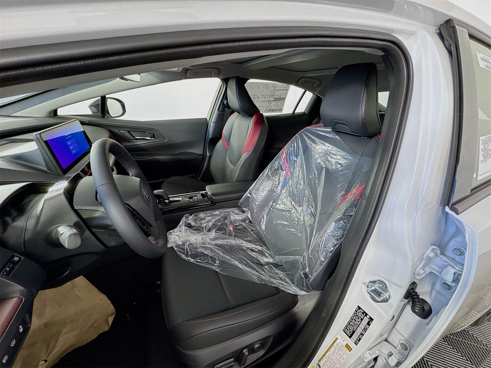 2026 Toyota Prius Plug-in Hybrid XSE photo 11
