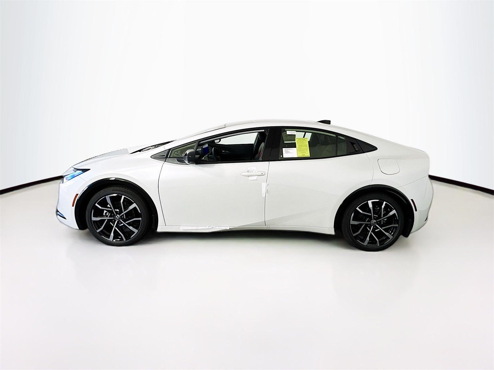 2026 Toyota Prius Plug-in Hybrid XSE photo 3