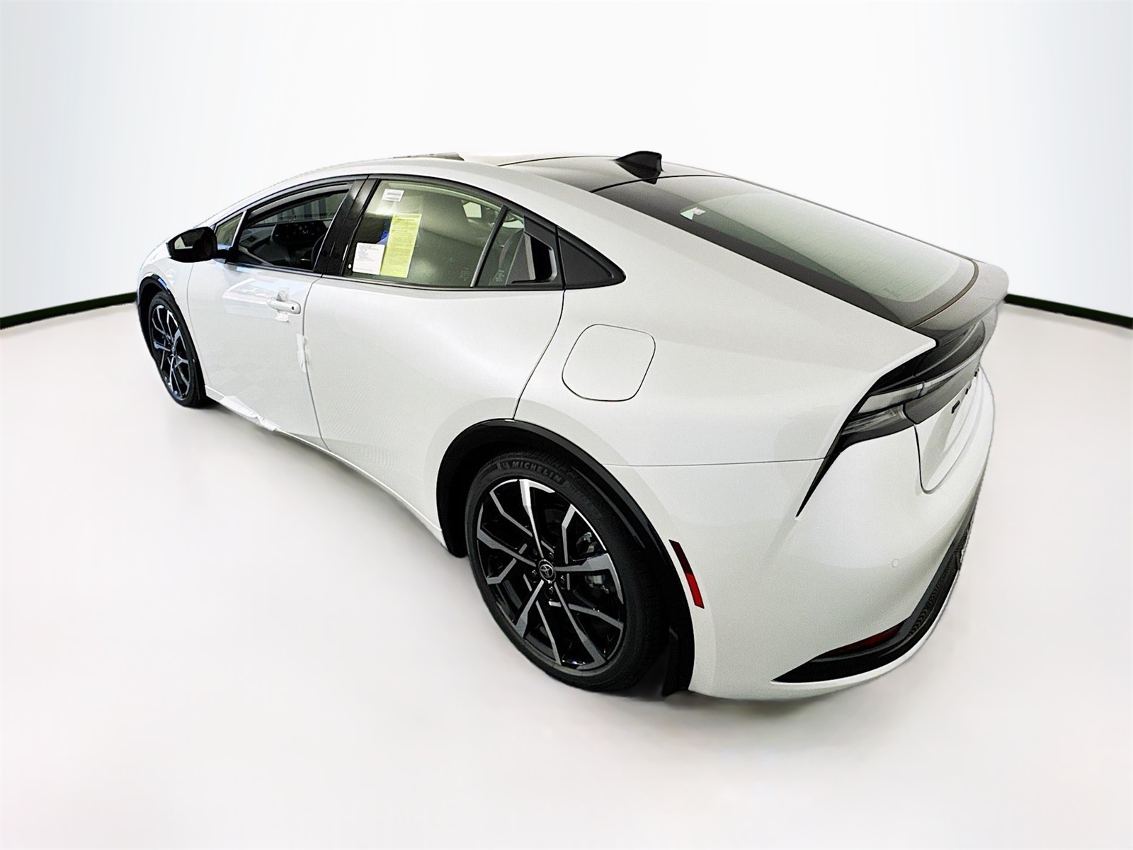 2026 Toyota Prius Plug-in Hybrid XSE photo 4