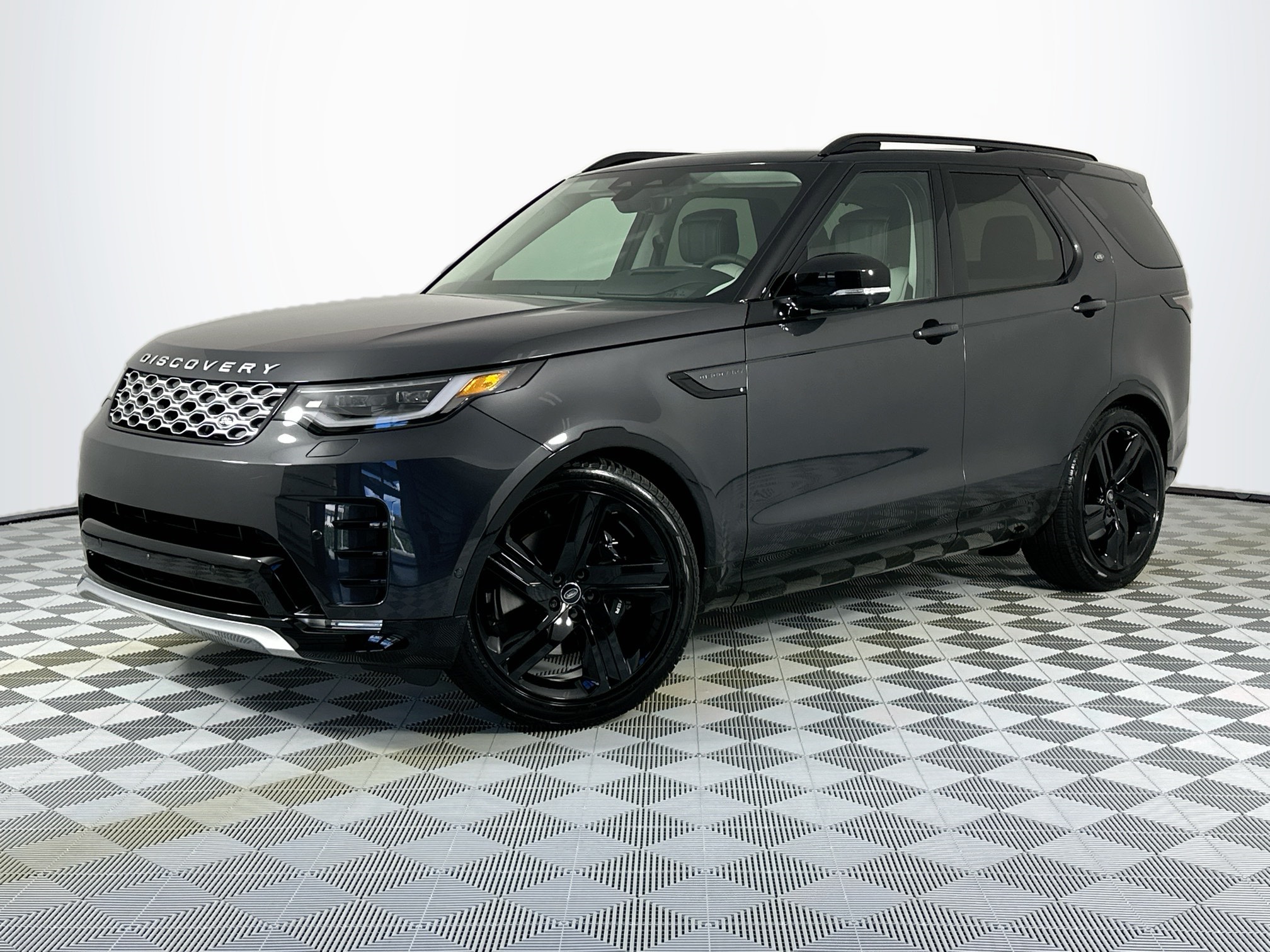 new 2025 Land Rover Discovery car, priced at $85,658