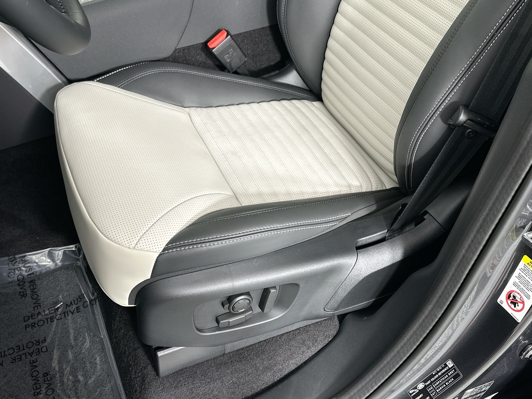 new 2025 Land Rover Discovery car, priced at $85,658