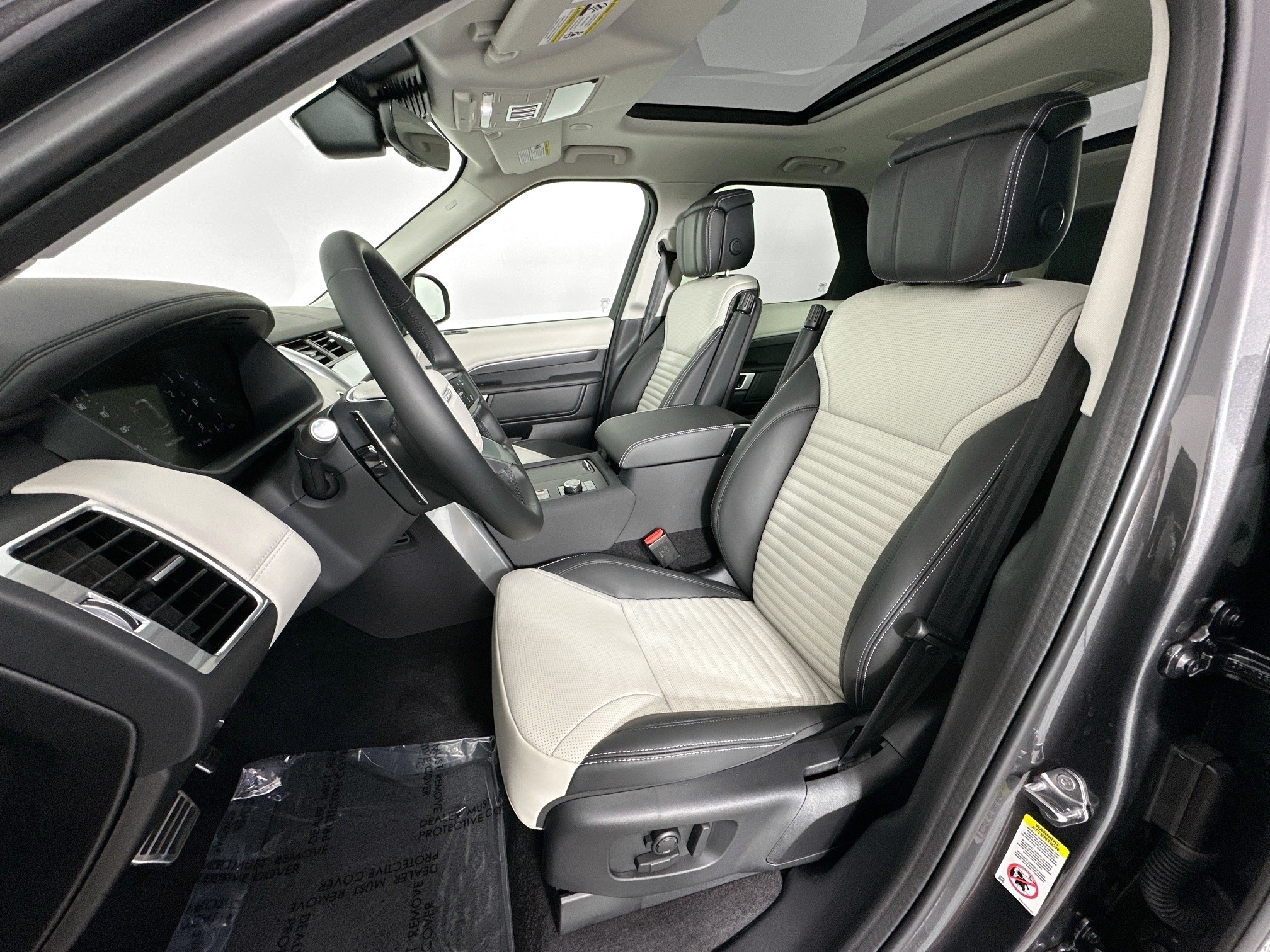 new 2025 Land Rover Discovery car, priced at $85,658