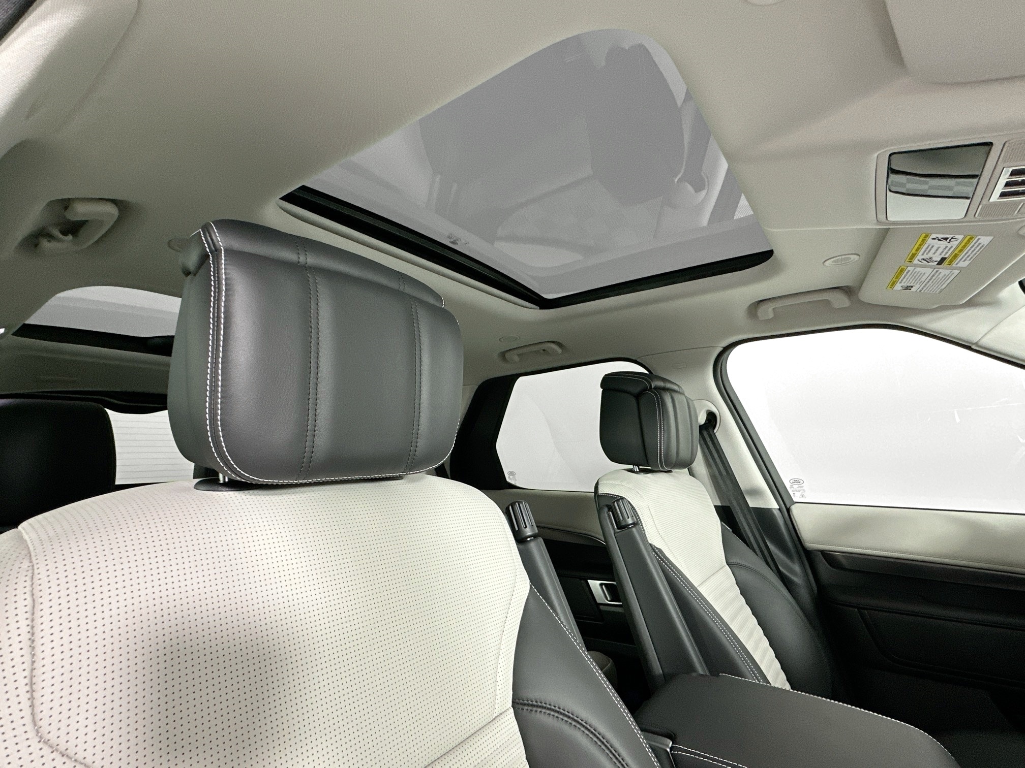 new 2025 Land Rover Discovery car, priced at $85,658