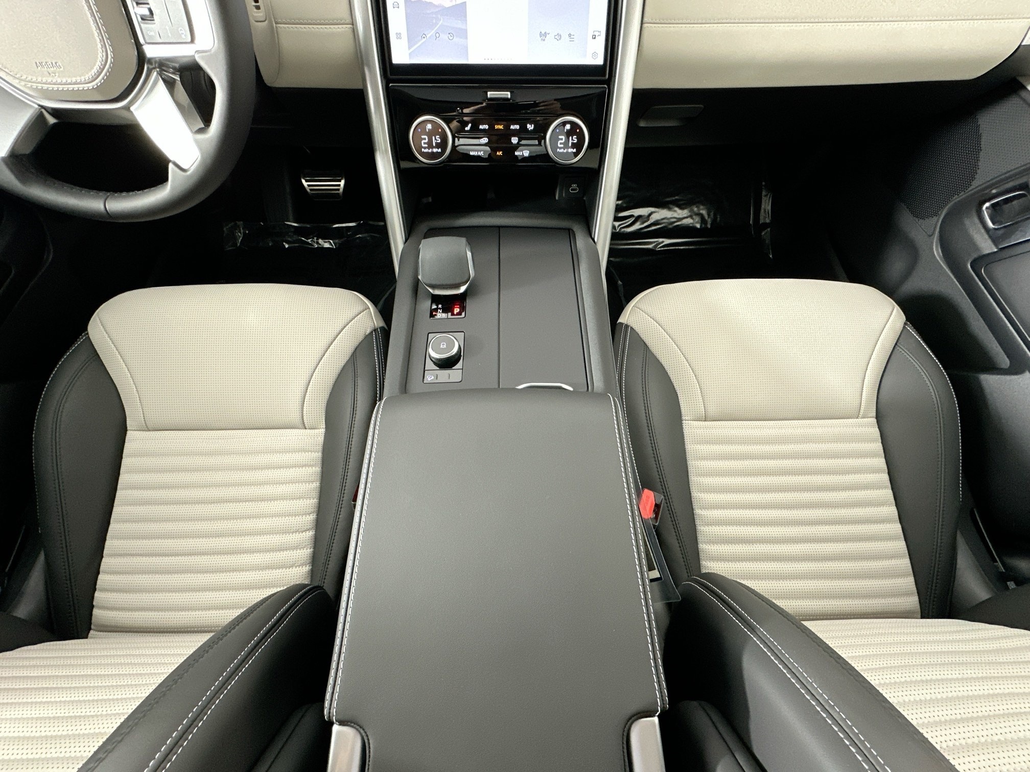 new 2025 Land Rover Discovery car, priced at $85,658