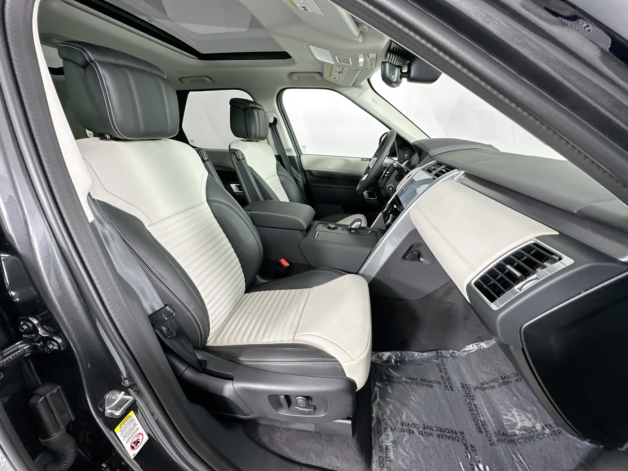 new 2025 Land Rover Discovery car, priced at $85,658