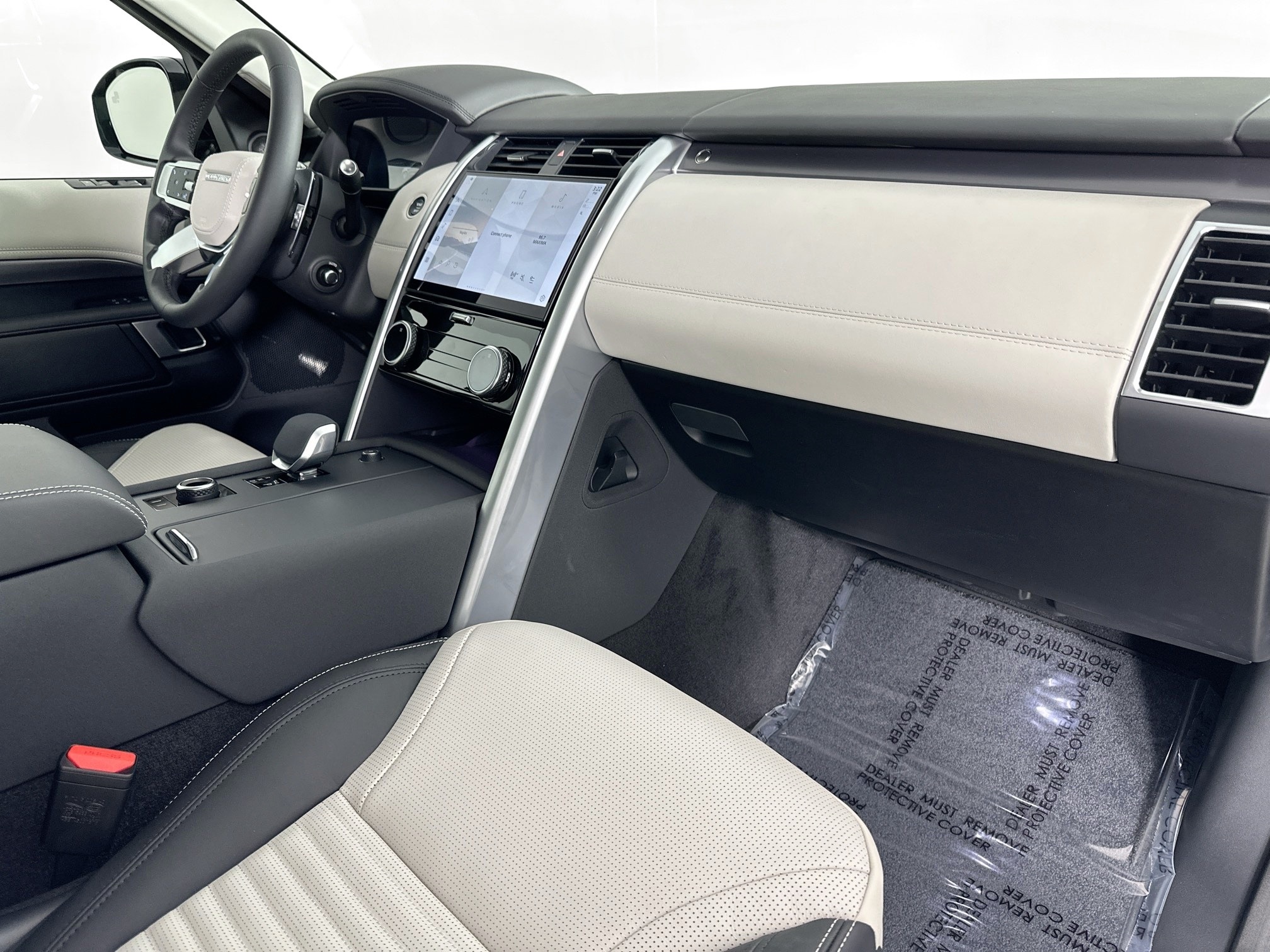 new 2025 Land Rover Discovery car, priced at $85,658