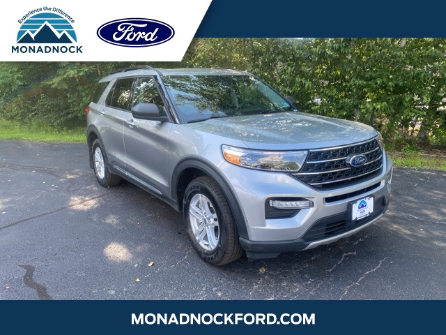 2022 Iconic Silver Metallic Ford Explorer XLT SUV