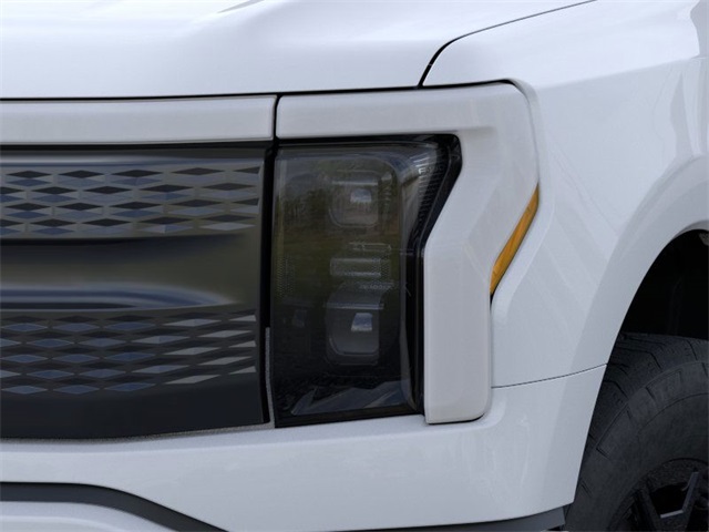 2025 Ford F-150 Lightning XLT photo 18
