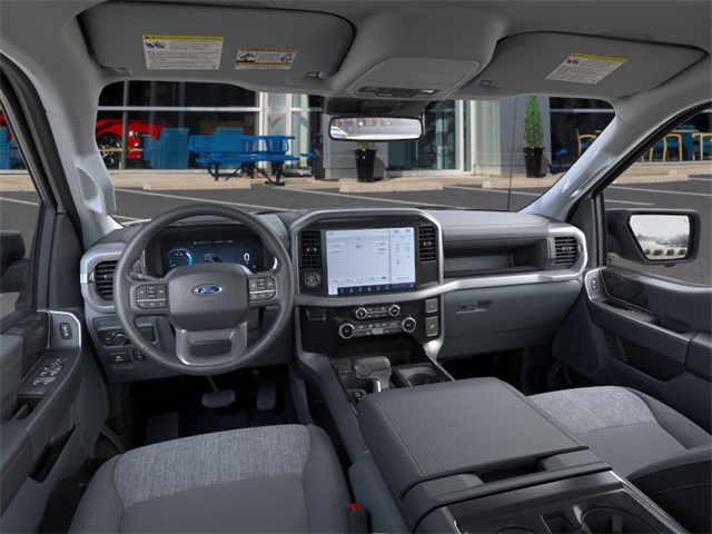 2025 Ford F-150 Lightning XLT photo 9