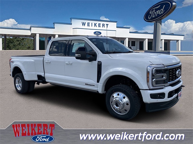 2025 Star White Metallic Tri-Coat Ford Super Duty F-450 DRW Platinum Truck