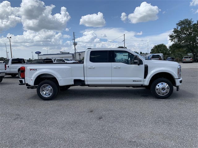 2025 Star White Metallic Tri-Coat Ford Super Duty F-450 DRW Platinum 4X4 Truck