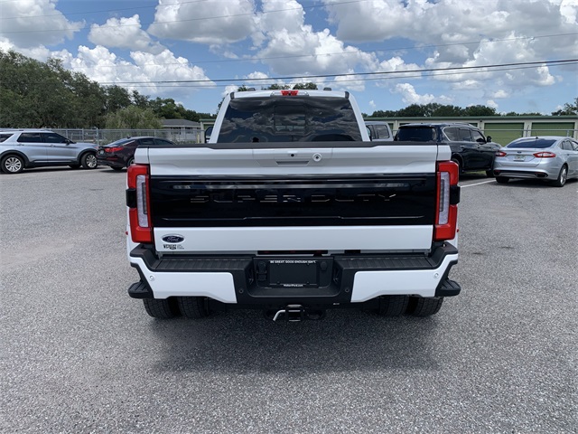 2025 Star White Metallic Tri-Coat Ford Super Duty F-450 DRW Platinum 4X4 Truck