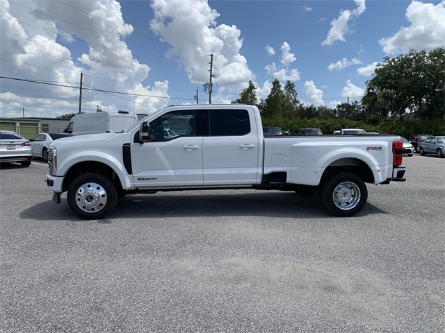 2025 Star White Metallic Tri-Coat Ford Super Duty F-450 DRW Platinum 4X4 Truck