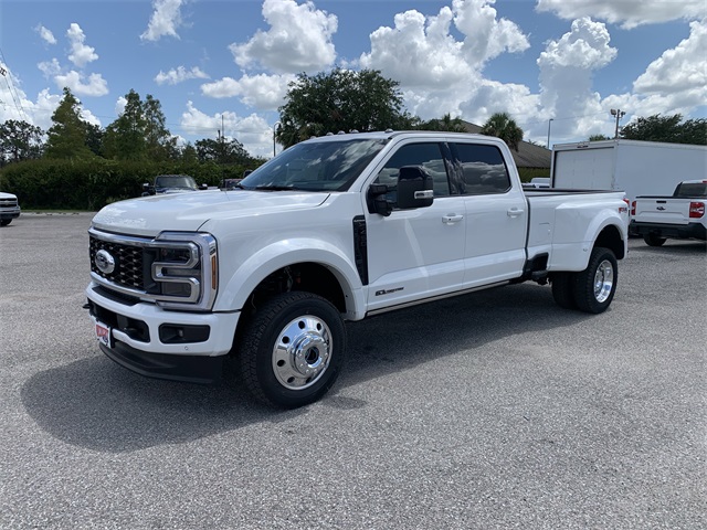 2025 Star White Metallic Tri-Coat Ford Super Duty F-450 DRW Platinum 4X4 Truck