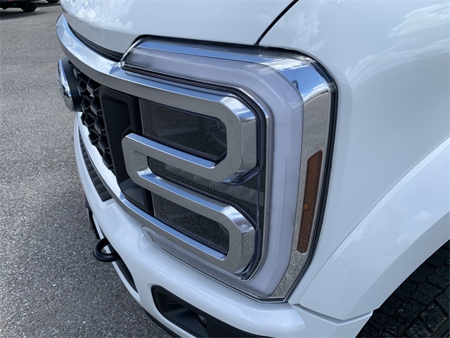 2025 Star White Metallic Tri-Coat Ford Super Duty F-450 DRW Platinum 4X4 Truck