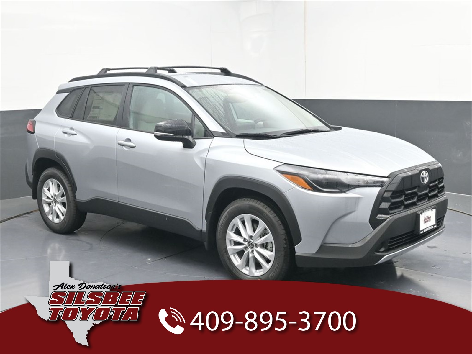 2026 Toyota Corolla Cross LE's photo