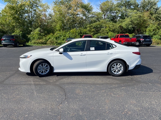 2026 Toyota Camry LE photo 2