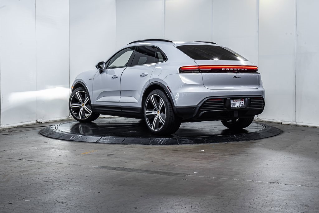 2025 Porsche Macan Electric photo 3