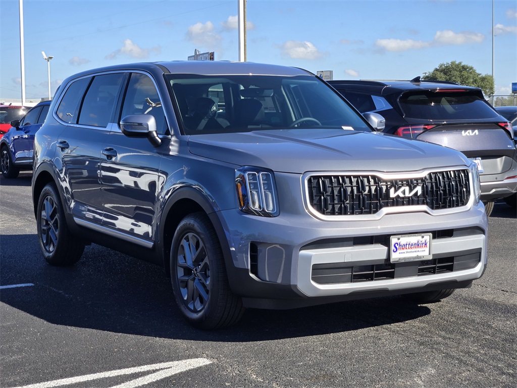 2025 Kia Telluride LX photo 2