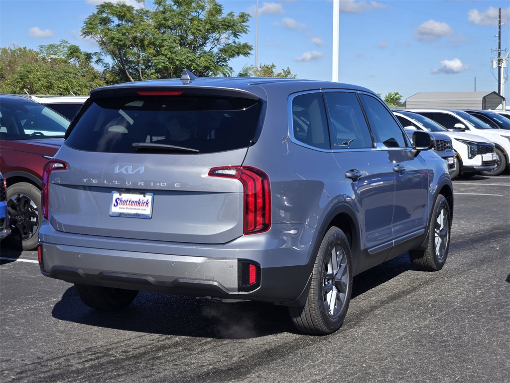 2025 Kia Telluride LX photo 3