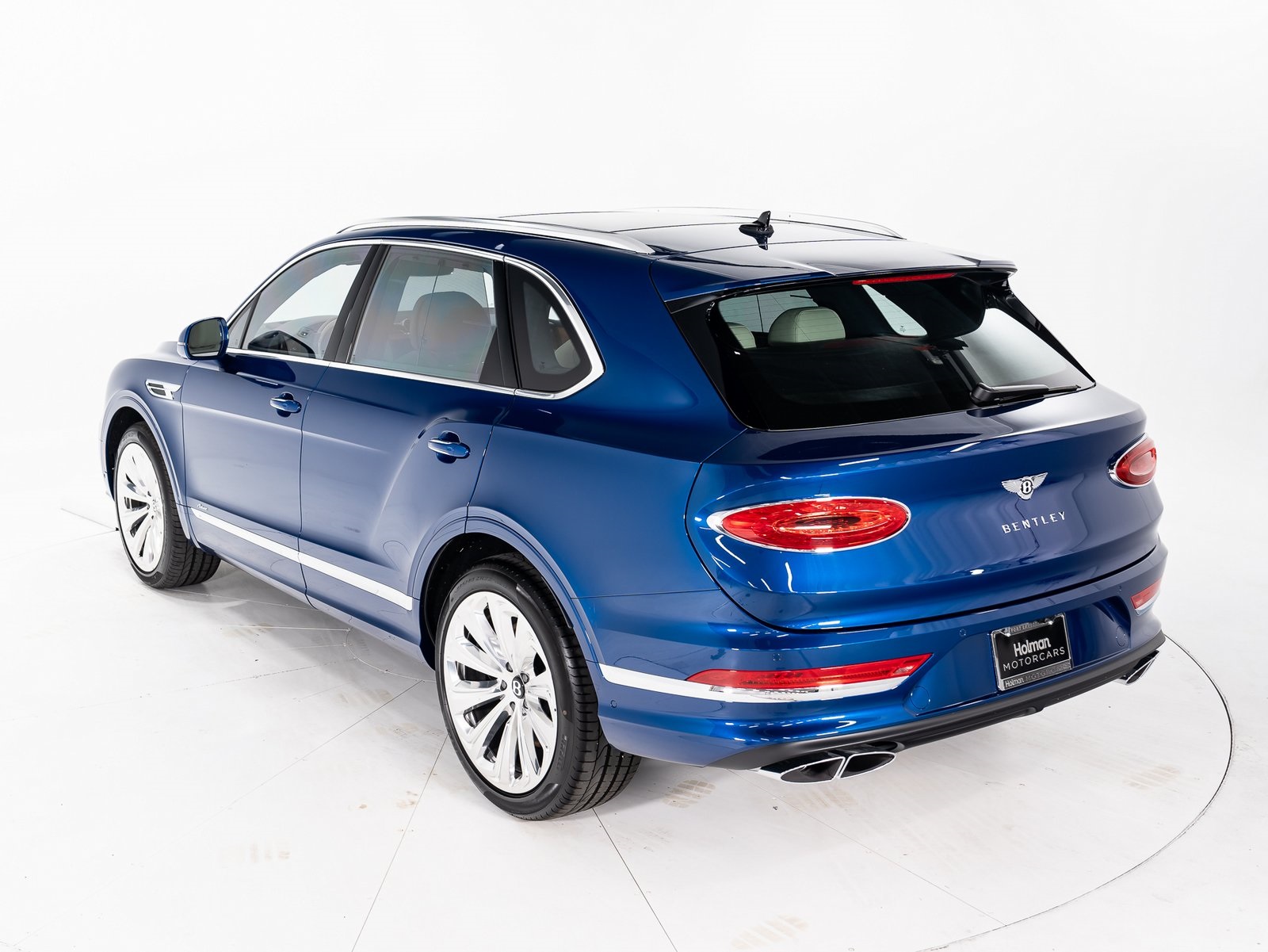 2024 Bentley Bentayga Azure V8 photo 3