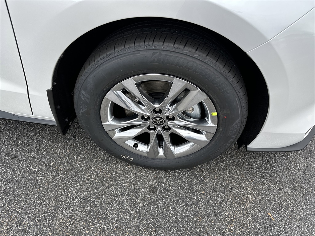 New 2025 Toyota Sienna Van