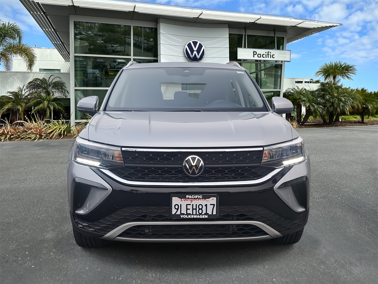 2024 Volkswagen Taos SE's photo