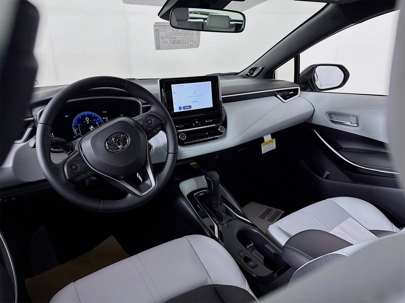 2025 Toyota Corolla XSE photo 13