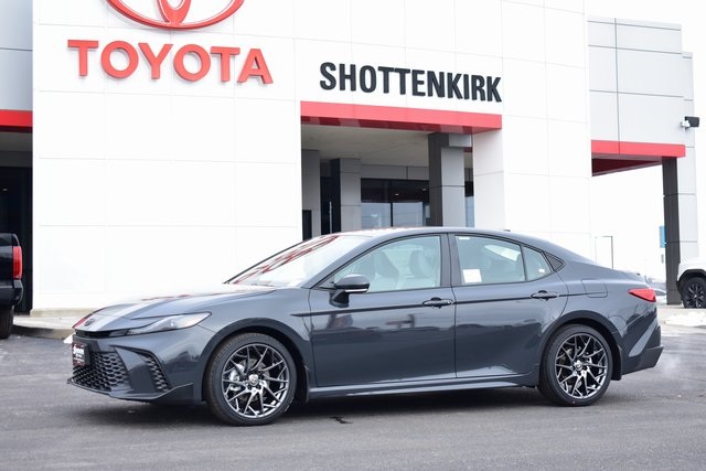 2026 Toyota Camry SE's photo