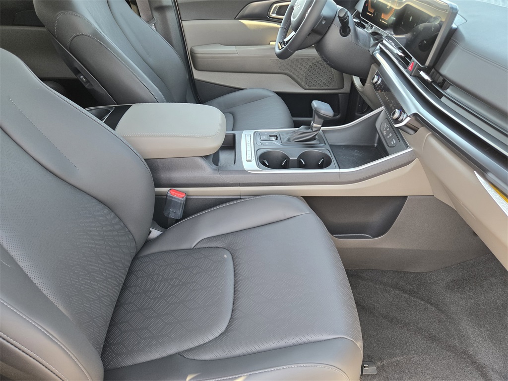 2026 Kia Carnival LXS photo 8