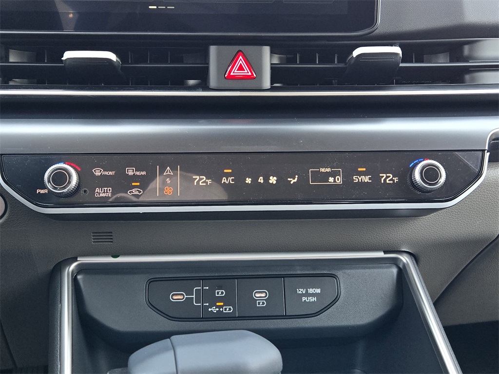 2026 Kia Carnival LXS photo 12