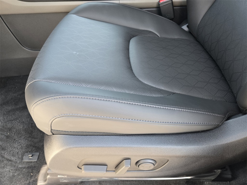 2026 Kia Carnival LXS photo 15