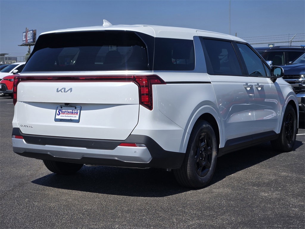 2026 Kia Carnival LXS photo 3