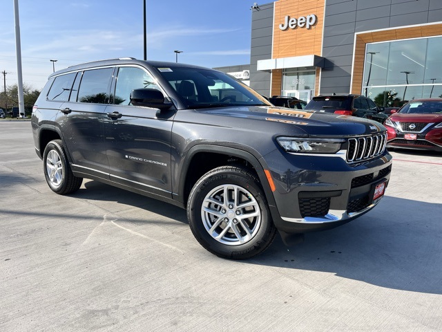 2025 Jeep Grand Cherokee L Laredo's photo