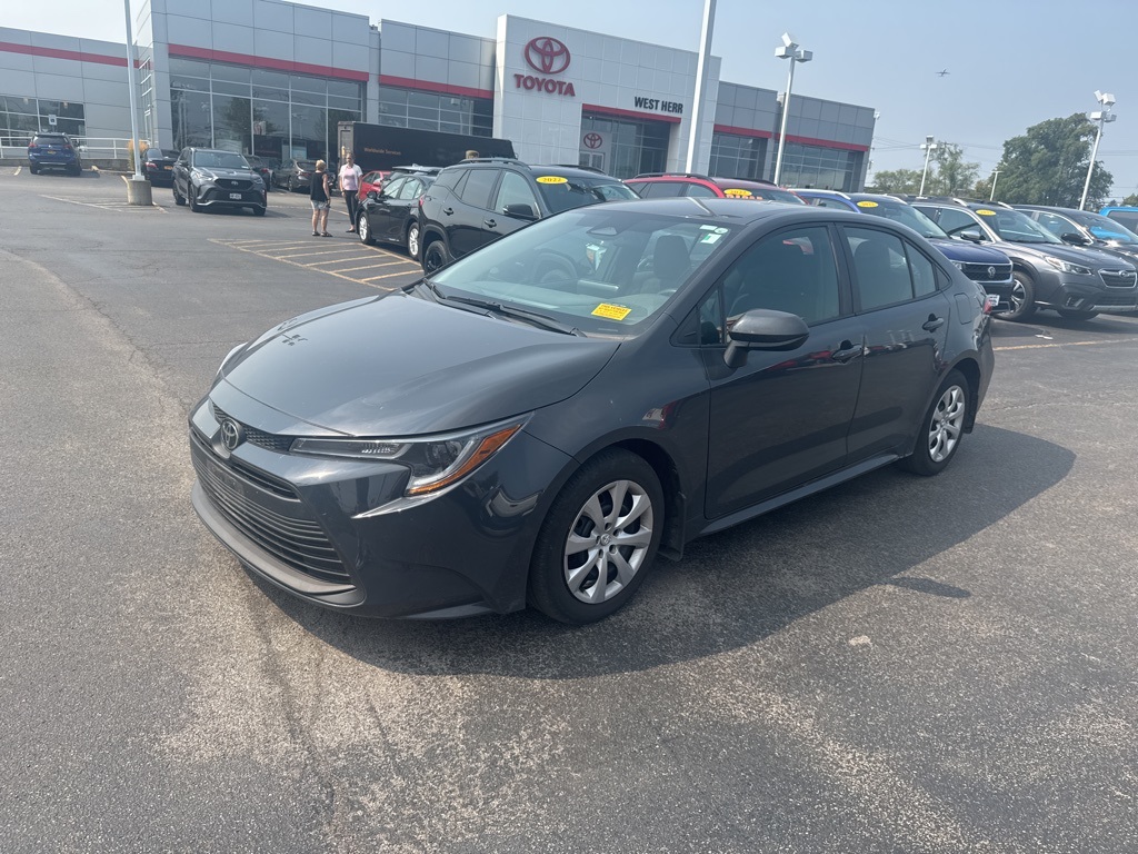 2023 Toyota Corolla LE photo 3