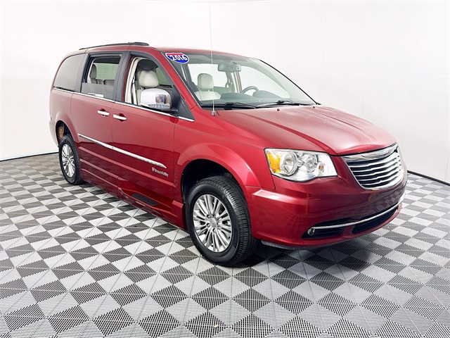 2016 Chrysler Town & Country Touring-L