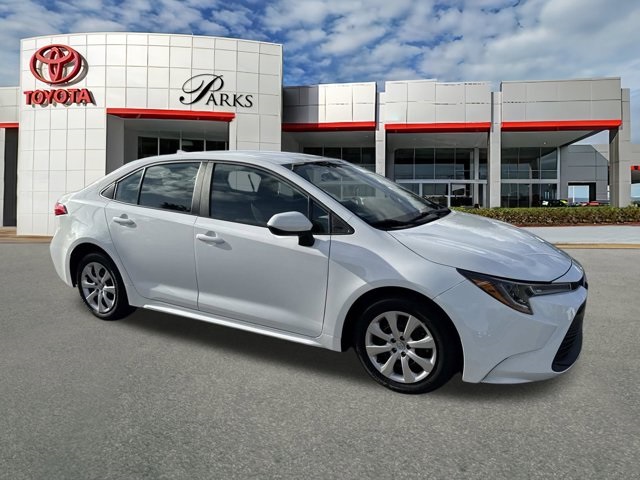 2025 Toyota Corolla LE's photo