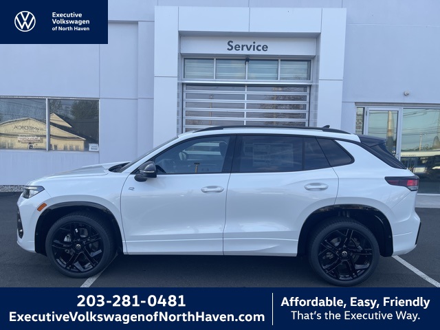 2025 Volkswagen Tiguan SE R-LINE BLACK's photo