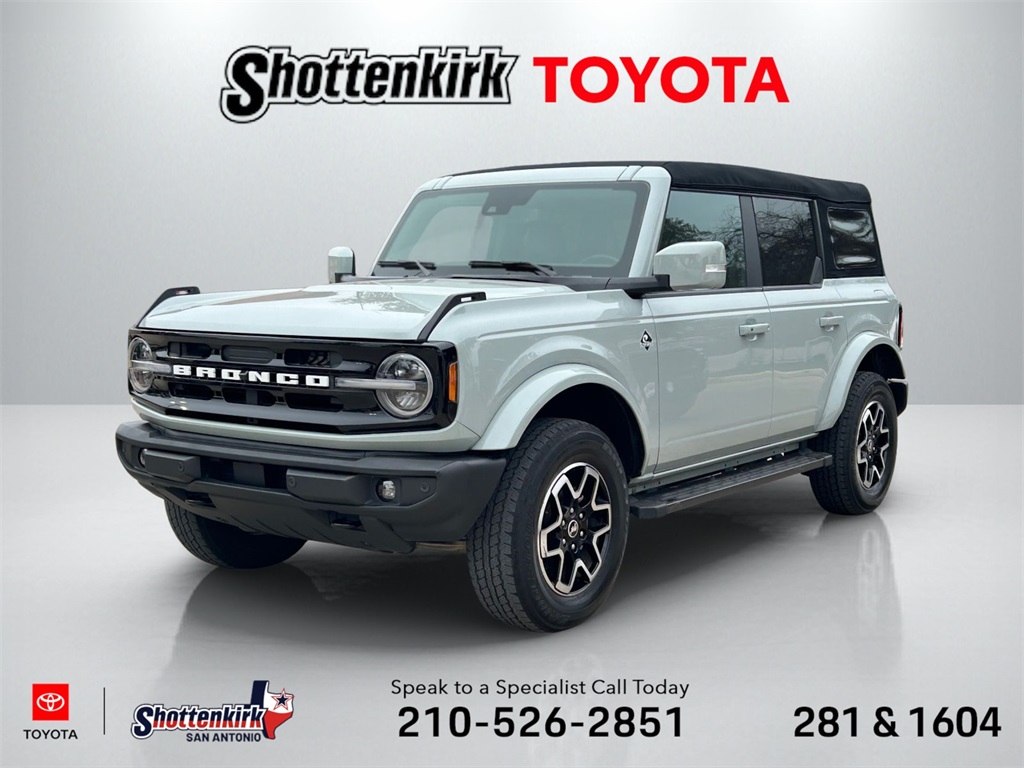 2023 Ford Bronco 4-Door Outer Banks's photo